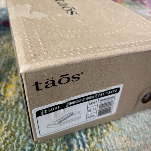 Like new Taos Z-Soul graphite/gray sneakers - Picture 3 of 3